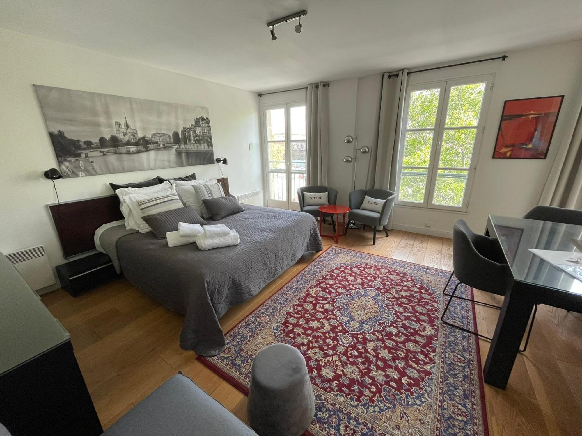 Le Notre Dame Apartment *